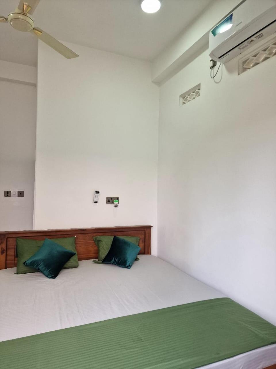 Javi Holiday Home Trincomalee Buitenkant foto