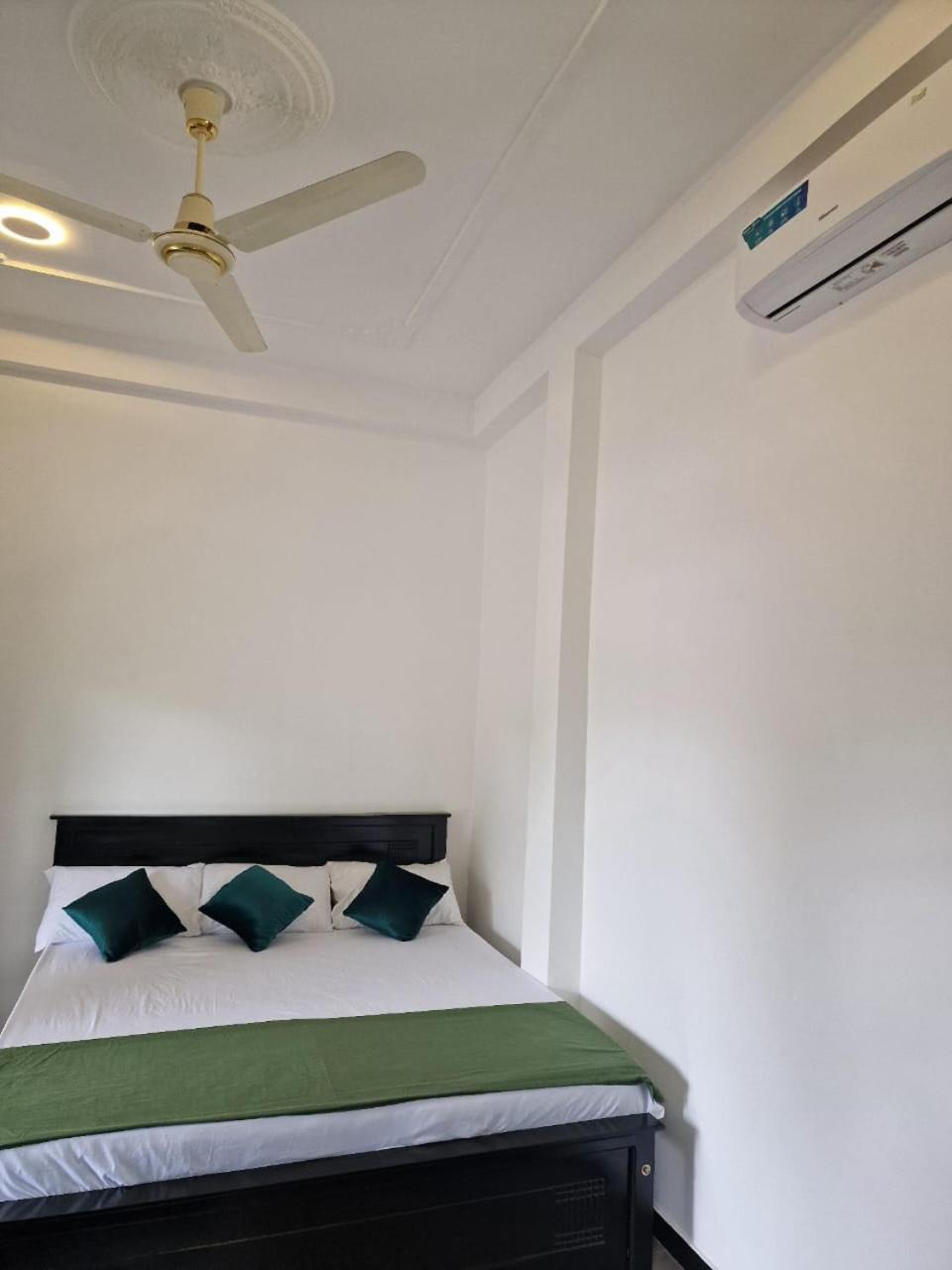 Javi Holiday Home Trincomalee Buitenkant foto