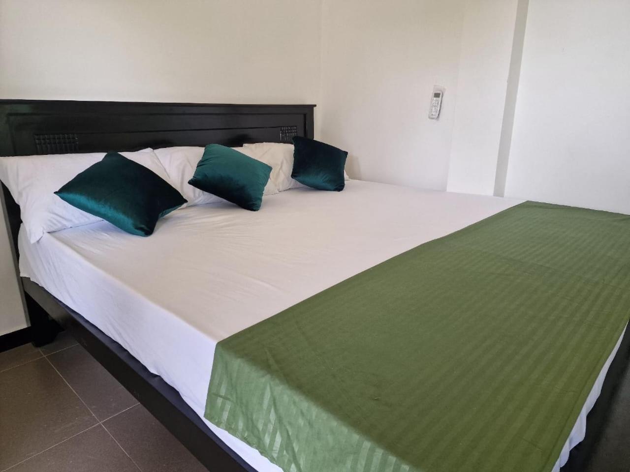 Javi Holiday Home Trincomalee Buitenkant foto