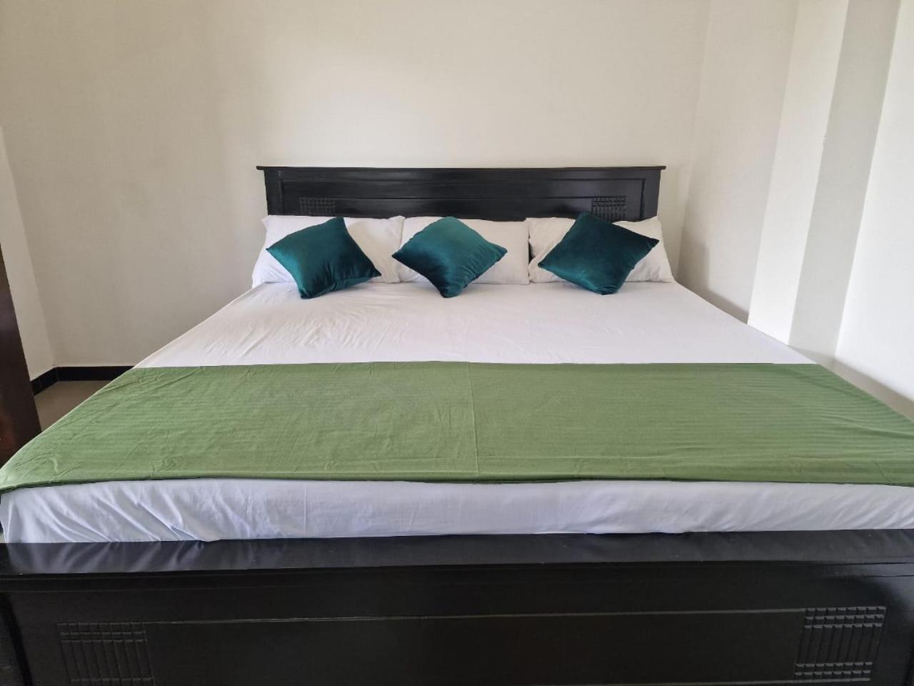 Javi Holiday Home Trincomalee Buitenkant foto
